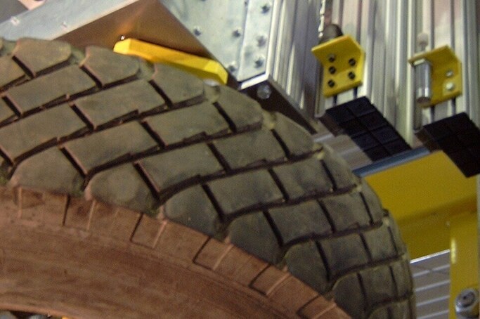 Automatisierte Sortierung und Lagerung von Reifen